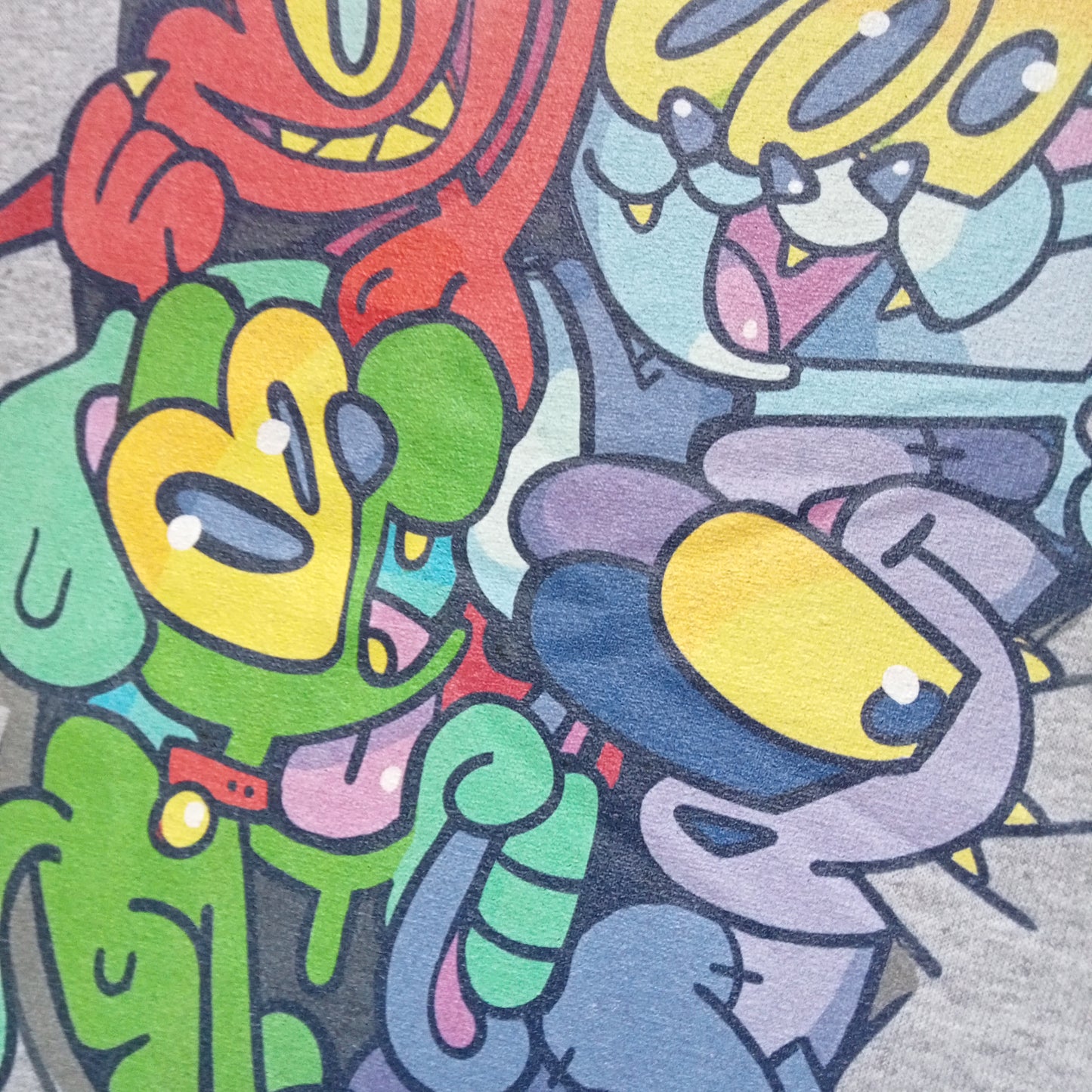 RiPPED & TORN T-SHiRT